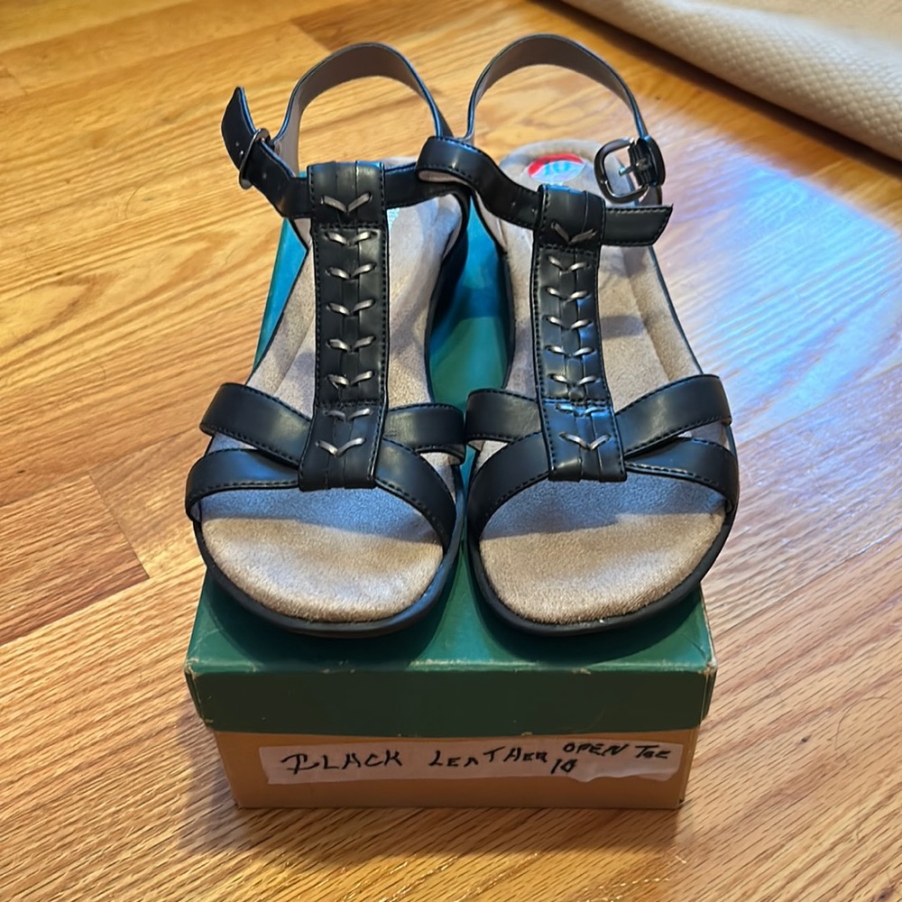 Nsturalizer black leather open toe sandals